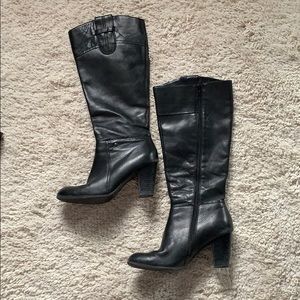 Knee-high heeled boot